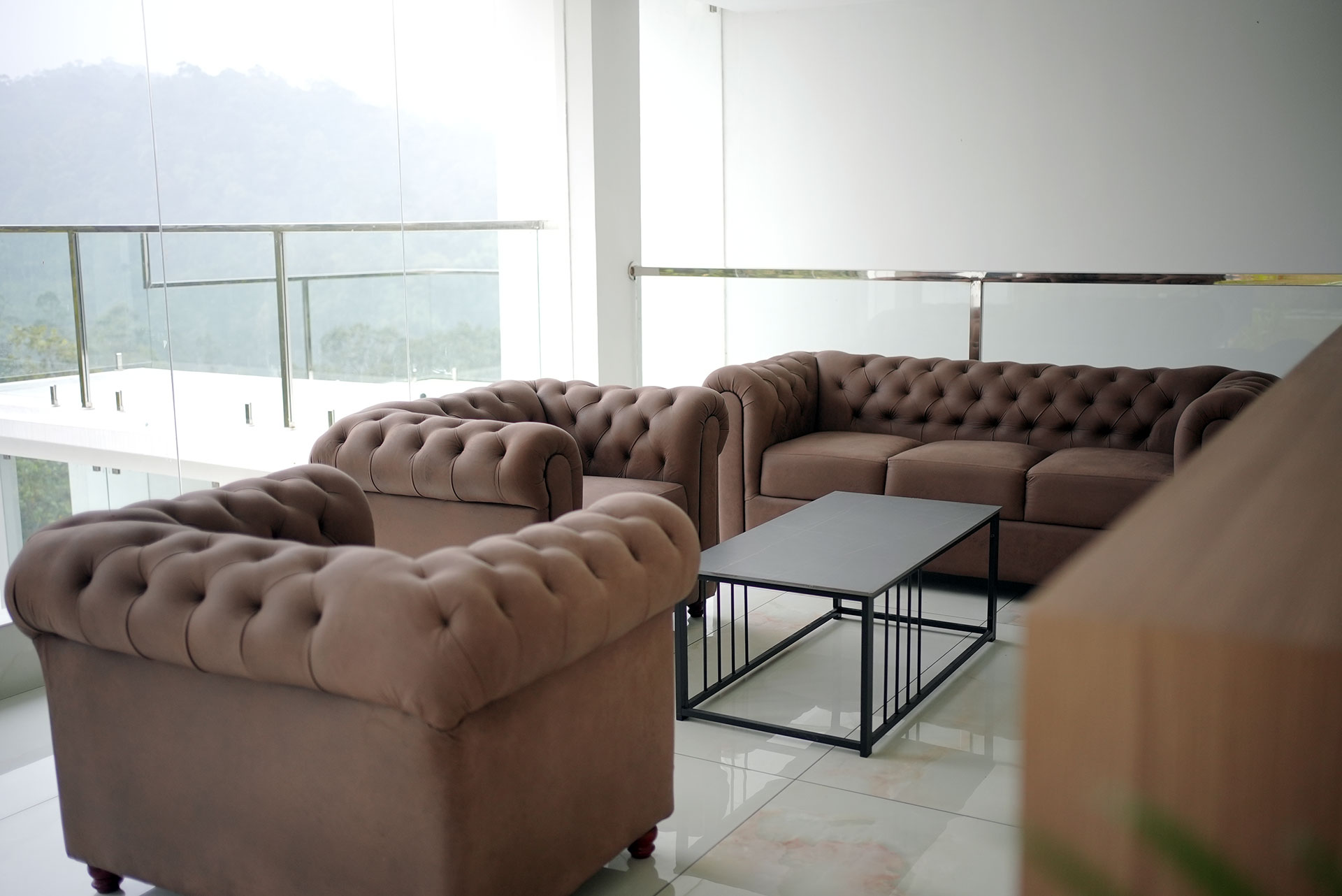 The Drizzle Stays Exterior