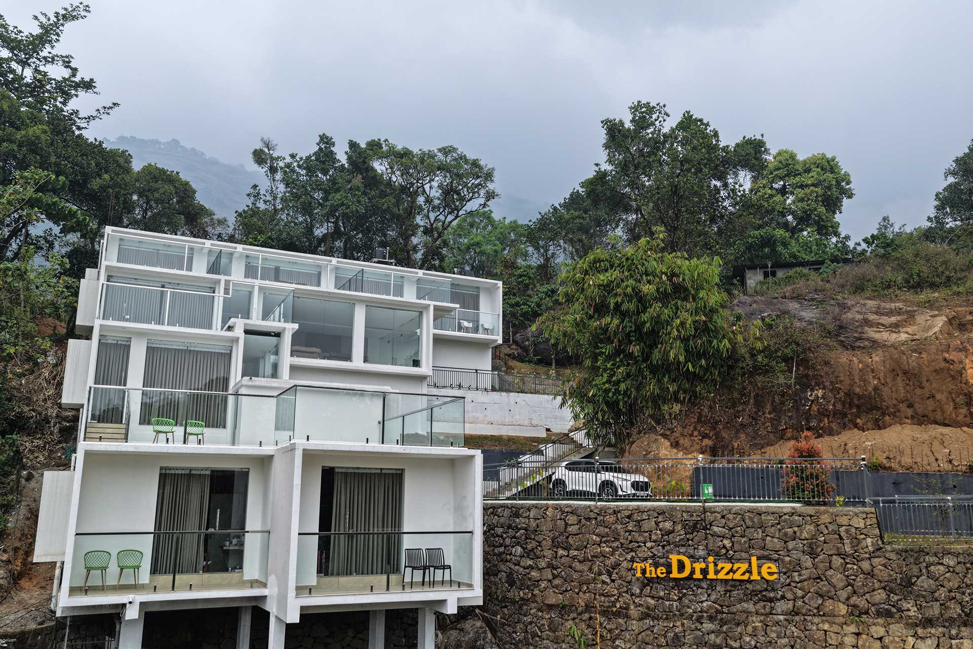 The Drizzle Stays Interior